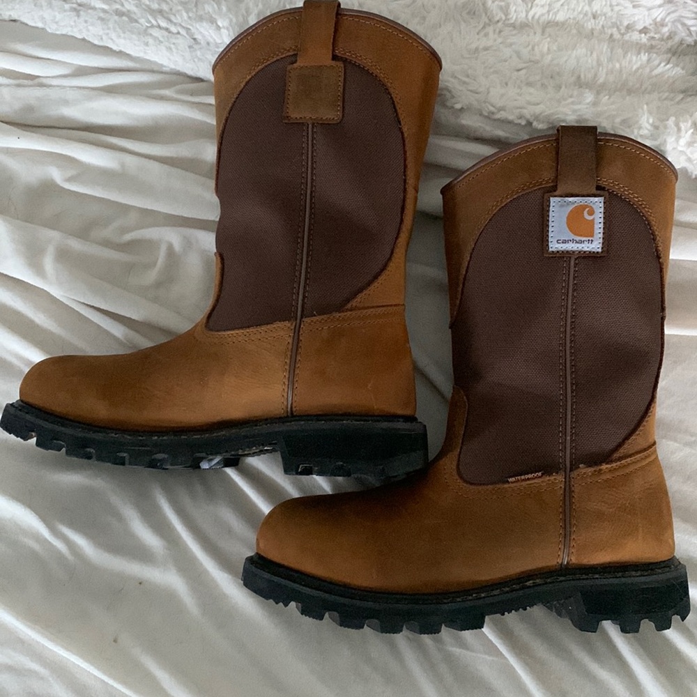 Women’s, size 8.5 Carhartt boots.